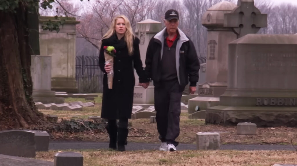 Christina-Applegate-Gets-Emotional-When-Sharing-That-Her-Dad-Died-1