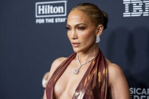 0307_jenniferlopez_01-1024x683-1