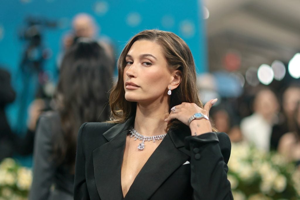 0515_haileybieber_01-1024x683-1