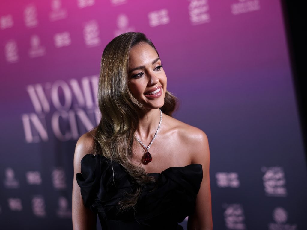 0529_jessicaalba_01-1024x769-1