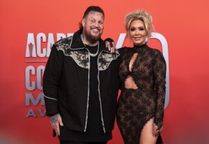 GettyImages-2214132500Jelly-Roll-Bunnie-XO-ACMs-Red-Carpet-2