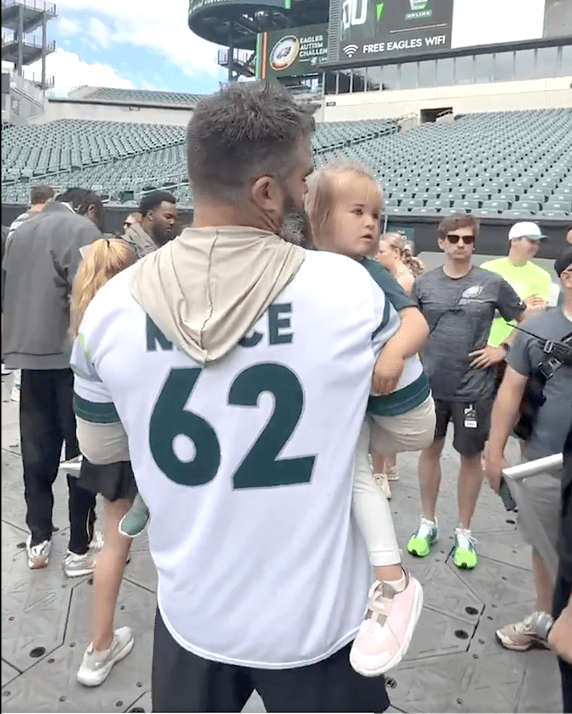 Jason-Kelce-Bennett-Kelce-Eagles-e1747538592696