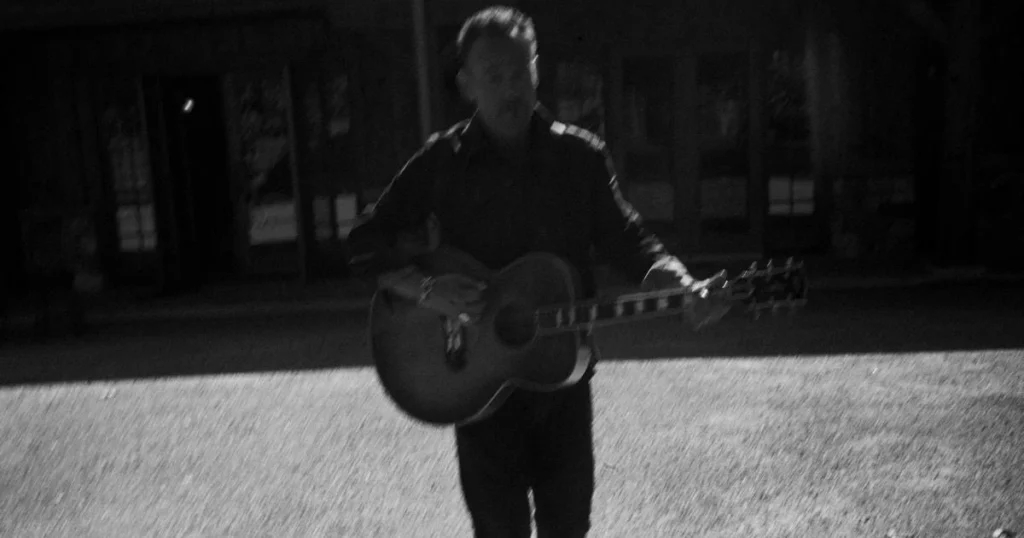 K1600_1_DannyClinch_INYO-Bruce-Springsteen-L1009847-e1748532471246-1024x538-1