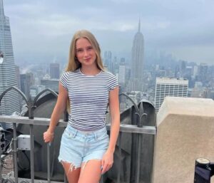 TikToker-Anna-Grace-Phelan-Dead-at-19-After-Brain-Cancer-Battle-copy-1024x876-1