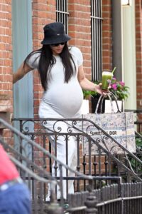 coverimages54802486-Cassie-Baby-Bump
