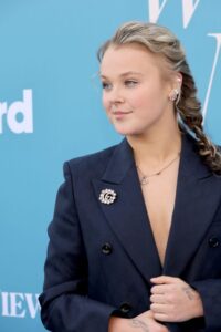 0612_jojosiwa_01-683x1024-1