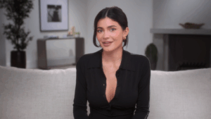 1020_thekardashians_05_kyliejenner-1024x576-1