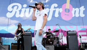 GettyImages-2219238771-conner-smith-cma-fest_589f93