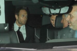Jennifer-Garner-and-Boyfriend-John-Miller-Pack-on-Major-PDA-007
