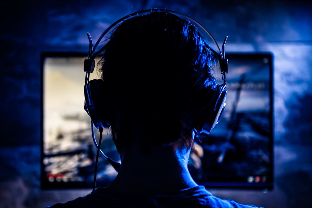 woman-playing-video-games